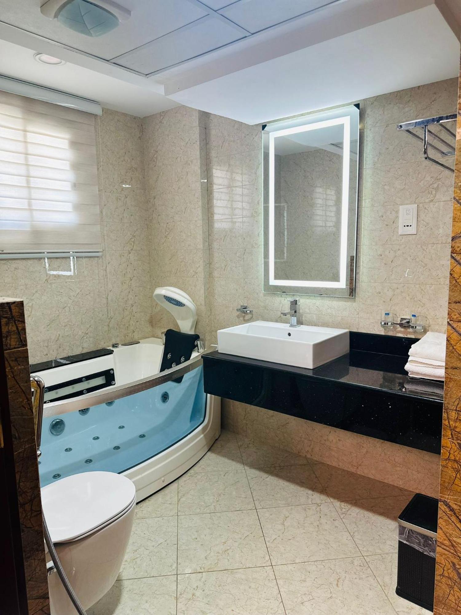 Saxophone Suites Muharraq Bagian luar foto